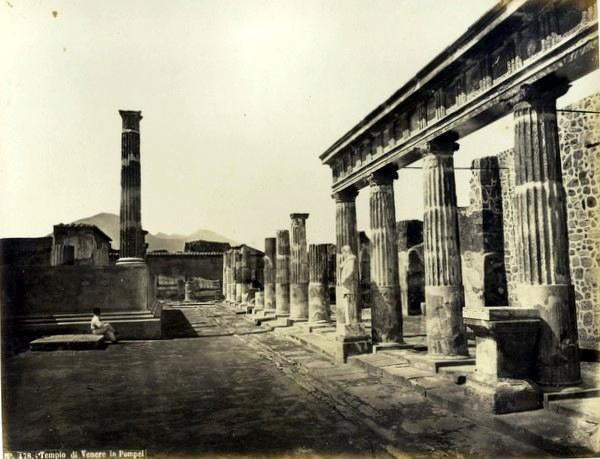 How many temples were there in Pompeii?