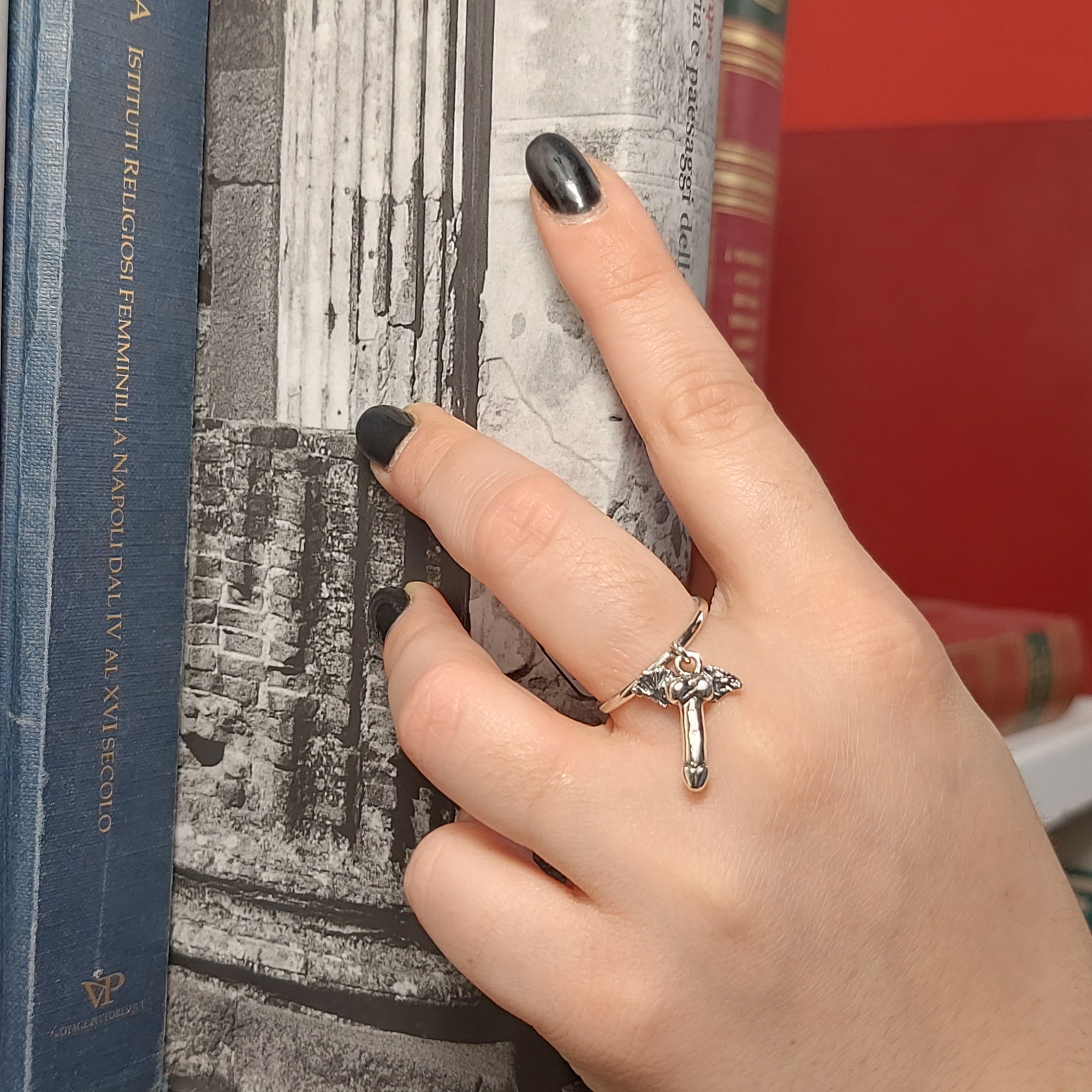 Anillo con Falo Alado de Pompeya en Plata 925