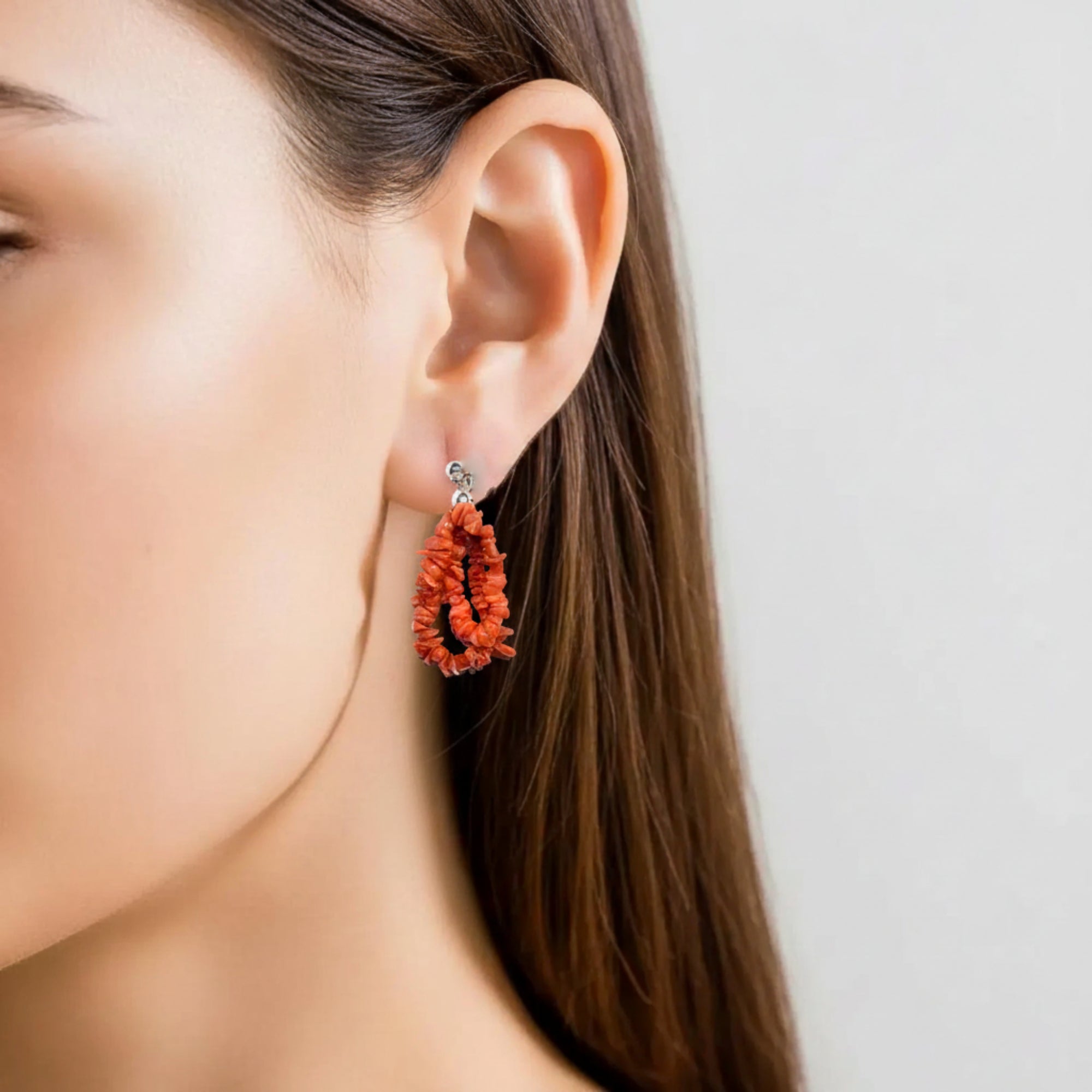 Boucles d'oreilles en écailles de corail rouge, fermeture en argent