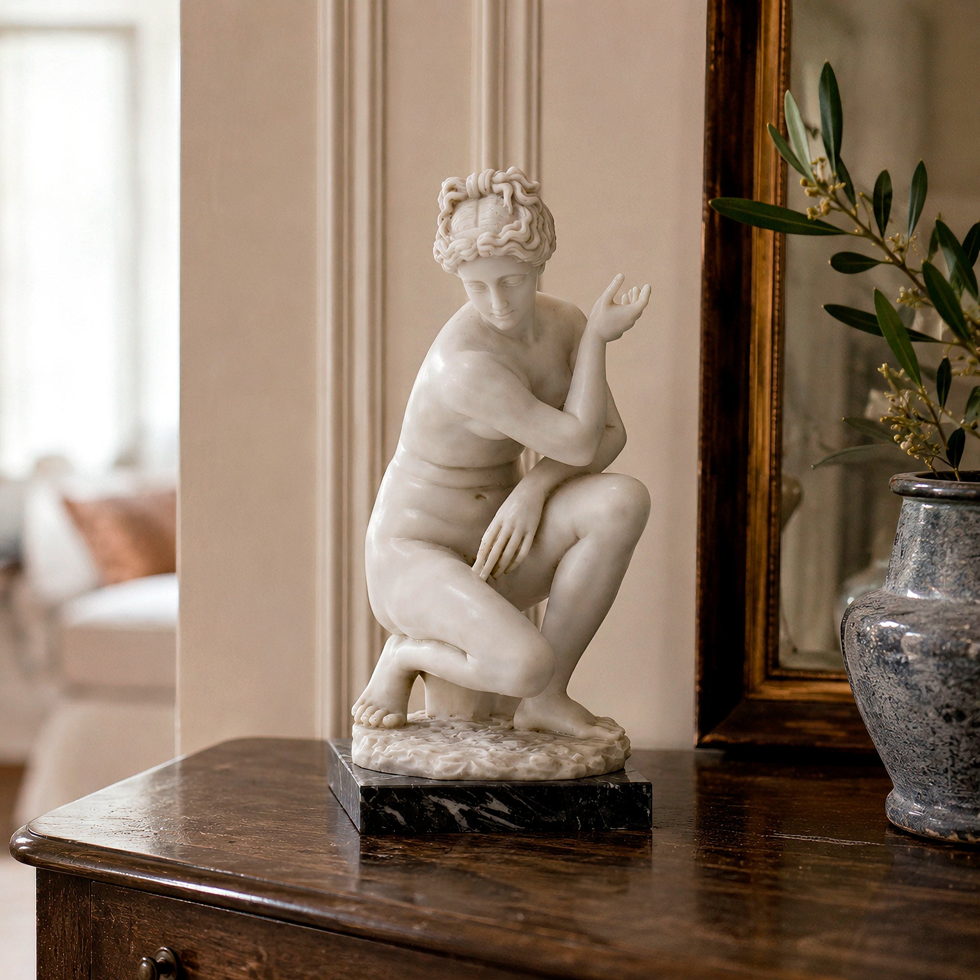 Venere Accovacciata - Statua in marmo 24 cm