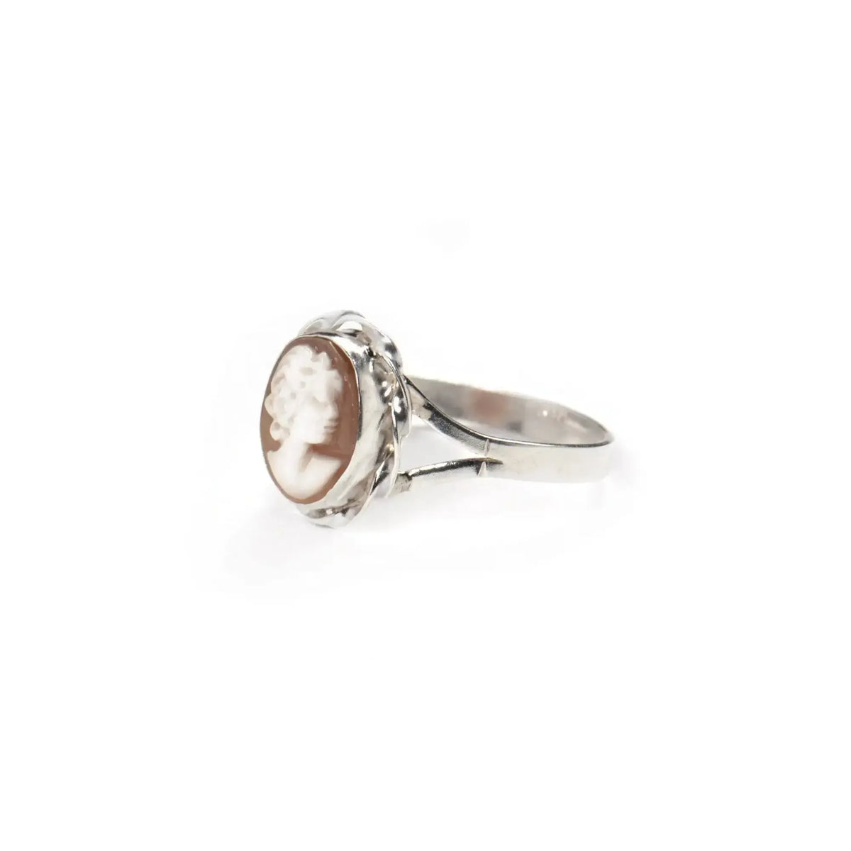 Vista lateral Anillo de plata con Cameo.