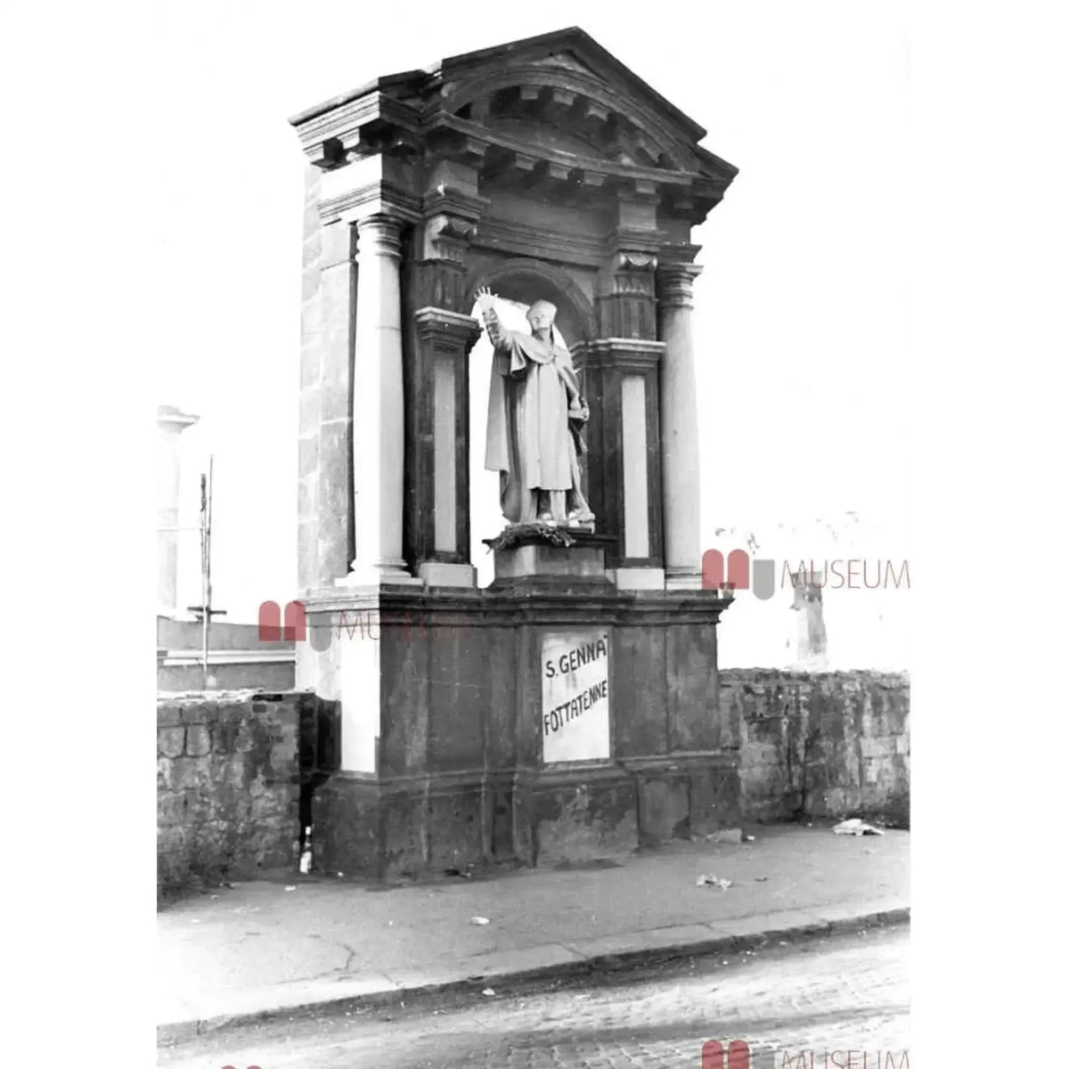 Photo of the statue of San Gennaro in Naples by Luciano De Crescenzo