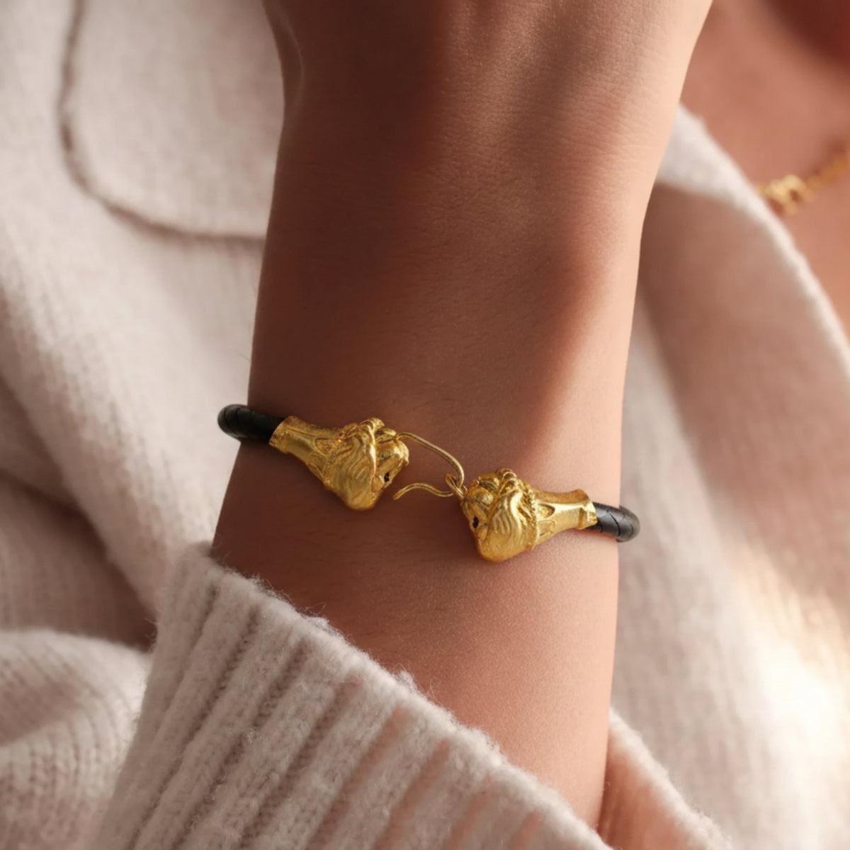 Protome lion bracelet in 925 Silver plated with 18K gold worn