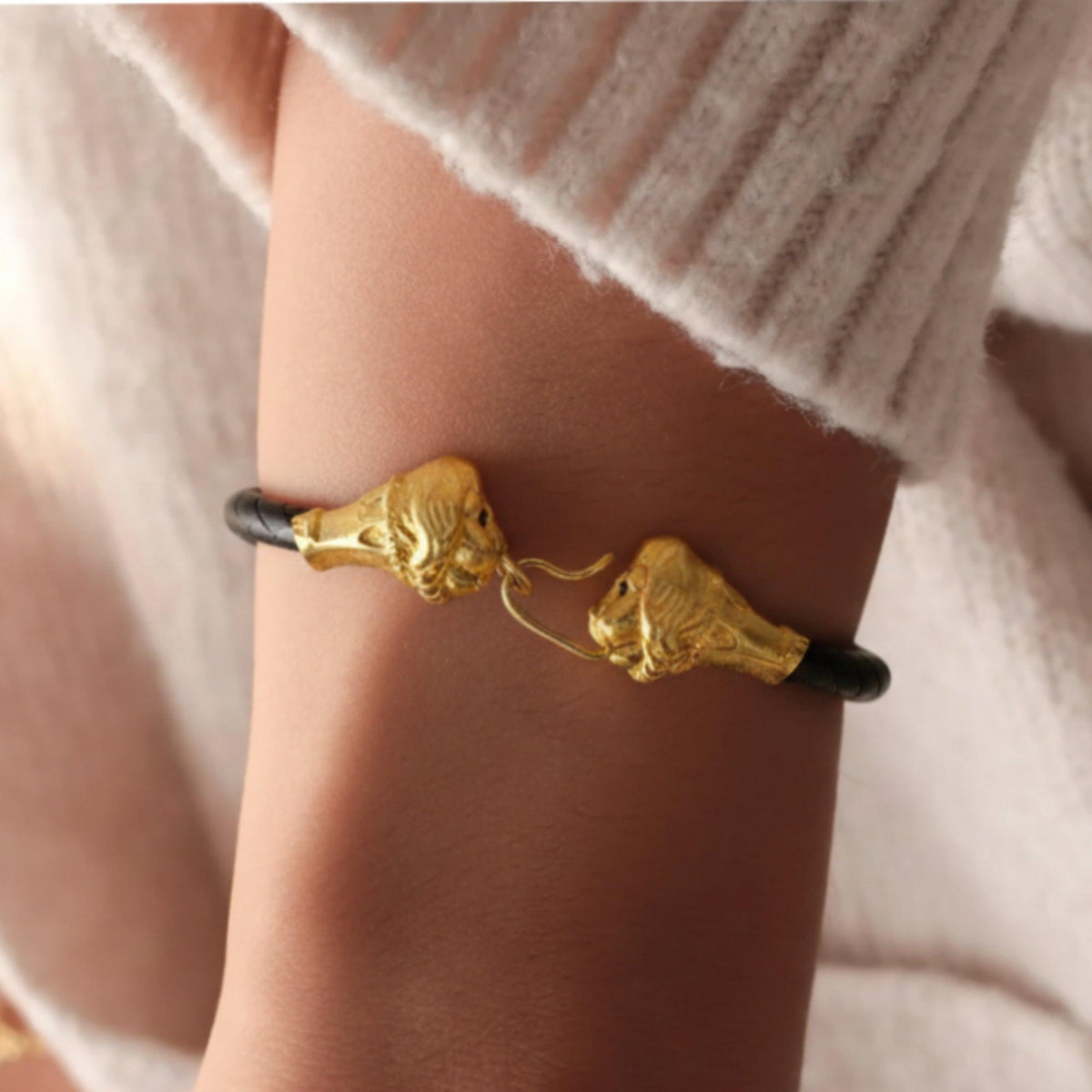 Protome lion bracelet in 925 Silver plated with 18K gold worn