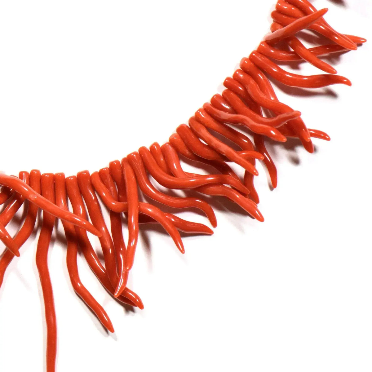 Collier avec cornes porte-bonheur en corail rouge