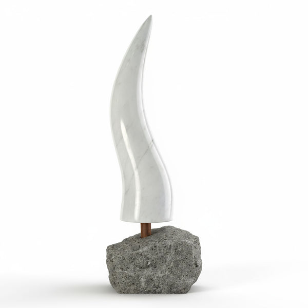 Scultura in Marmo di Carrara. Il Corno di pietra. Eleganza, Protezione e Design Italiano