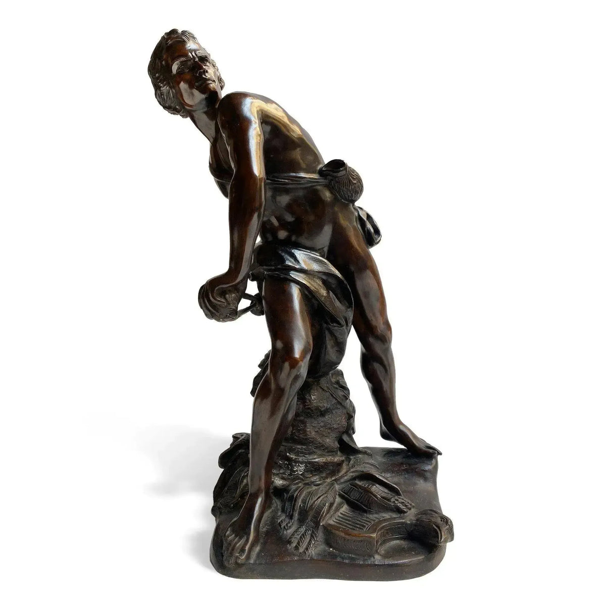 Reproducción en bronce del David de Bernini; Vista frontal completa.