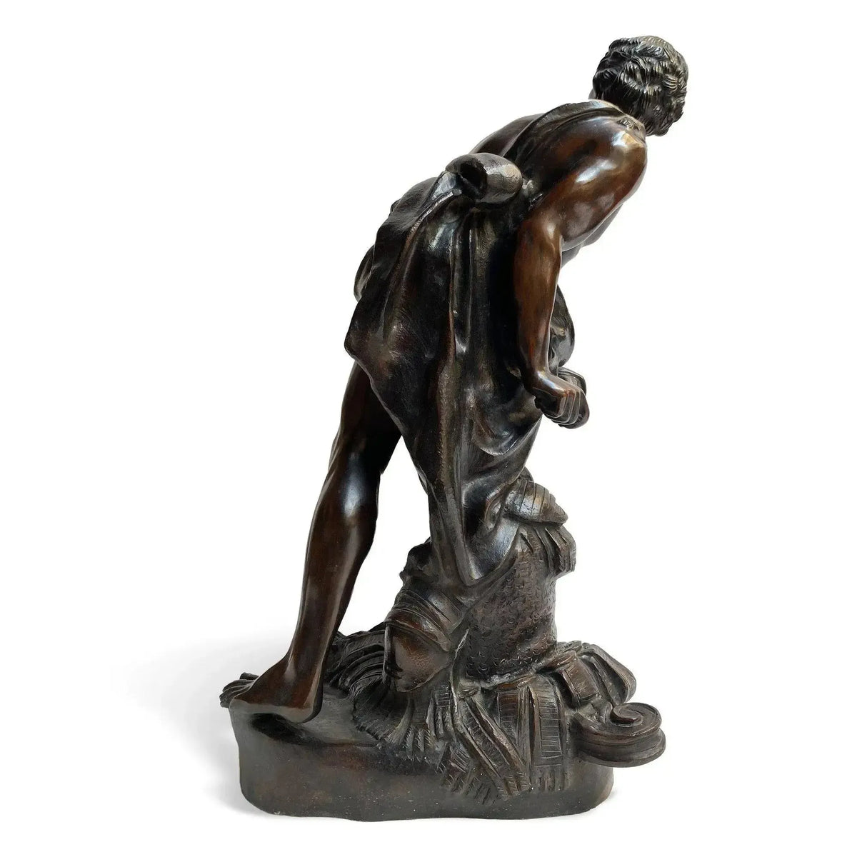 David di Bernini in bronzo brunito, vista intera posteriore dal lato del drappeggio.