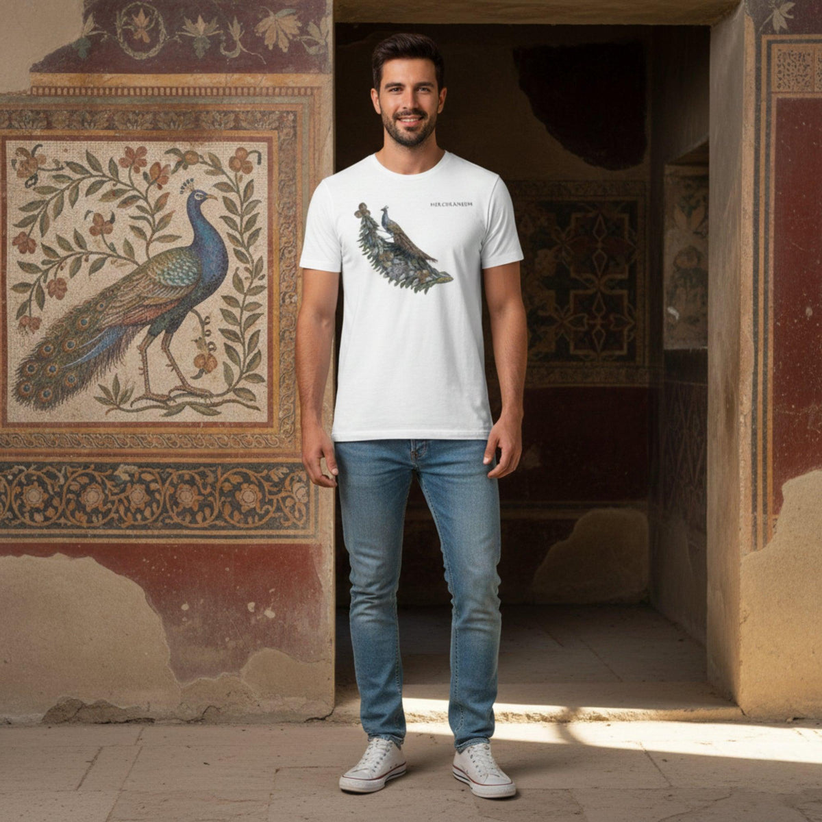 Camiseta de hombre de algodón inspirada en el pavo real de Herculano, símbolo de elegancia y eternidad.