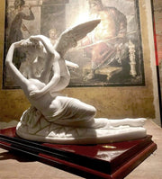 Amore e Psiche: riproduzione della scultura di Canova, esposizione al Museo Del Louvre