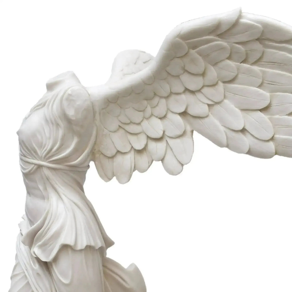 Dettaglio laterale dell’ala e della veste della Nike di Samotracia in marmo ricomposto