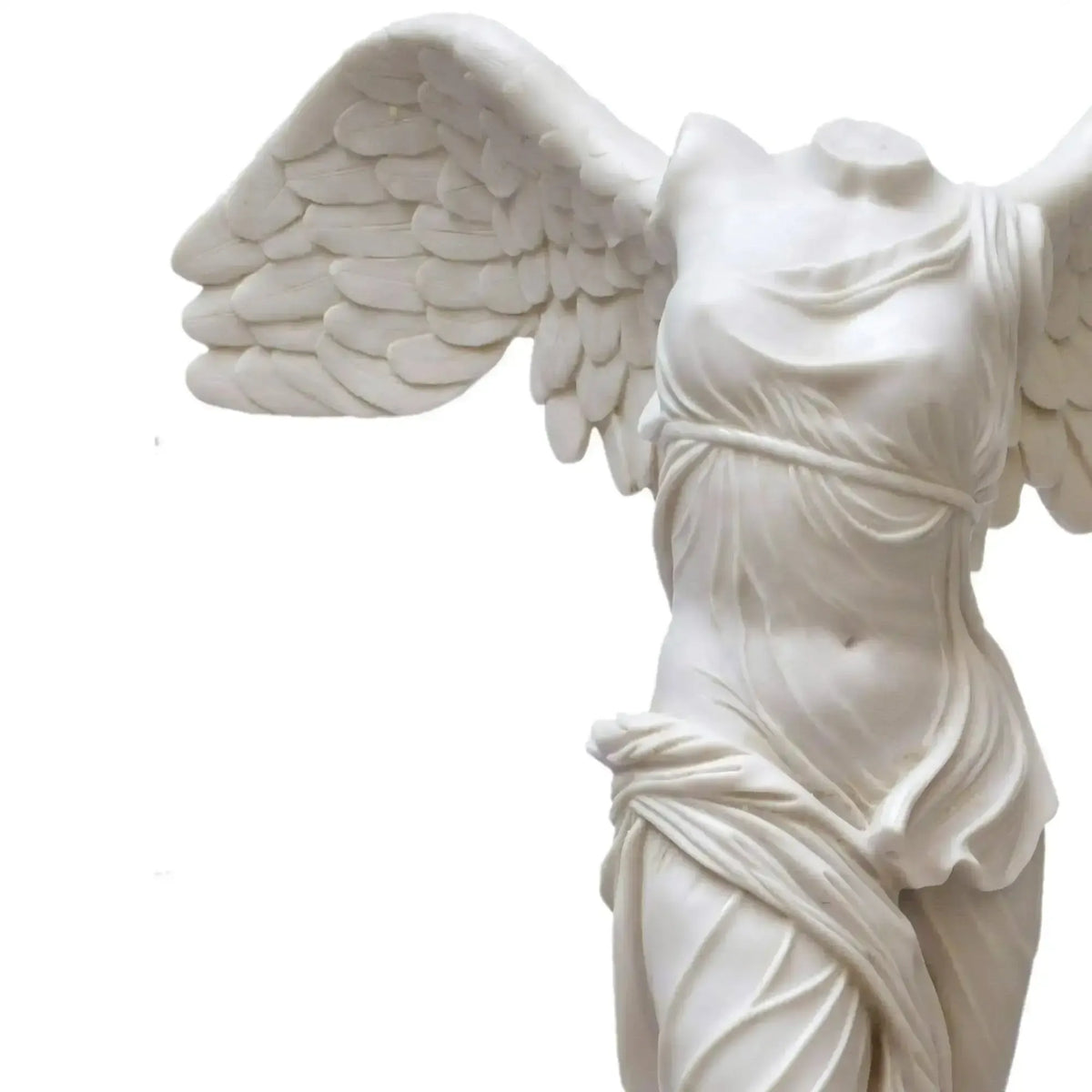 Dettaglio del busto, della veste e di un’ala della Nike di Samotracia in marmo ricomposto