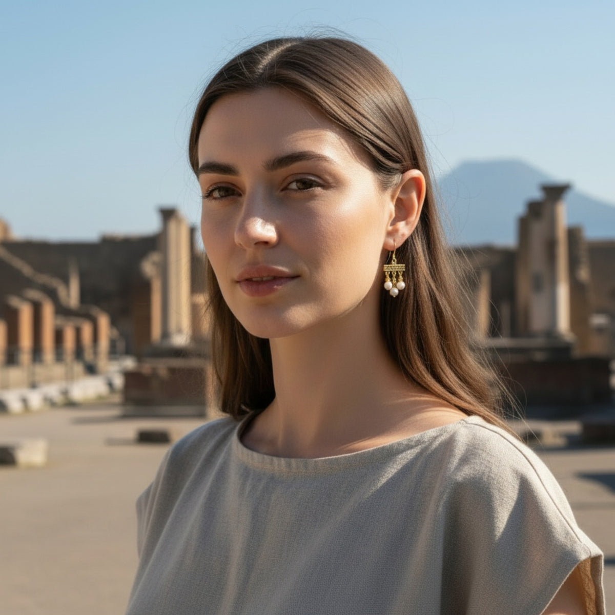 Crotalia earrings with three pendants worn