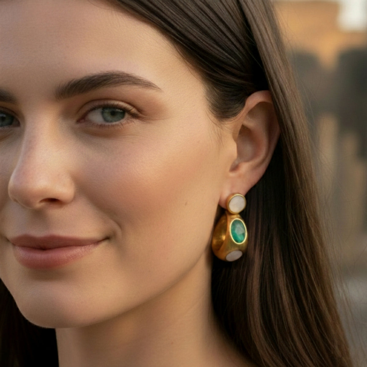 crescent-shaped earrings with gemstone, made of 925 silver and plated in 18K gold, worn