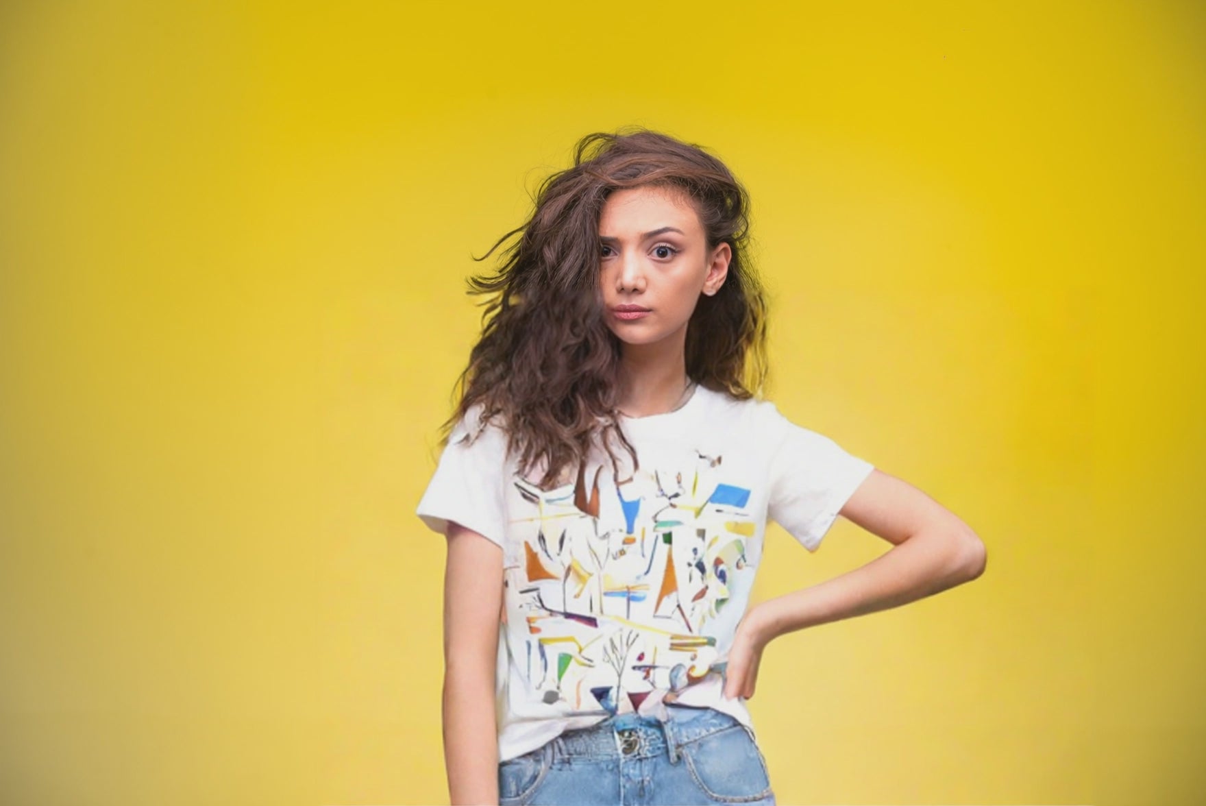 T-shirt donna in cotone ispirata all’arte contemporanea di Mimmo Paladino.