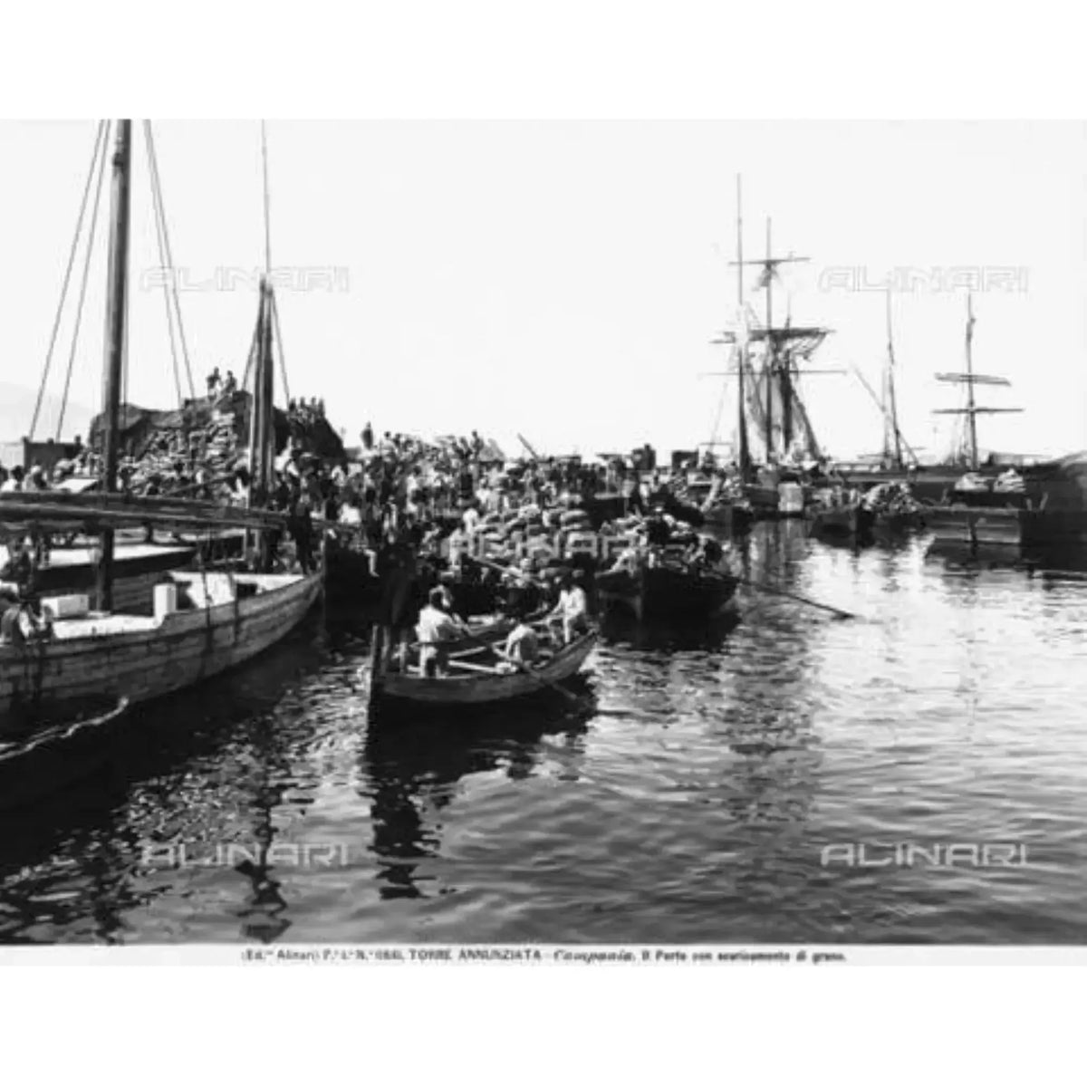 Port of Torre Annunziata, Naples. Photo of the Alinari brothers
