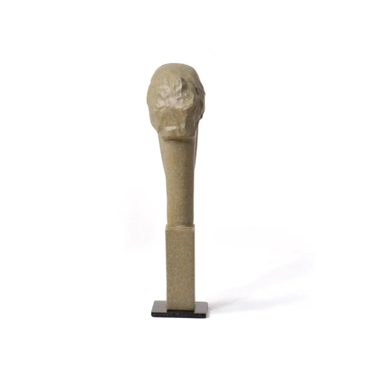 Vue arrière de la réplique tridimensionnelle en résine de la "Tête de femme" de Modigliani.