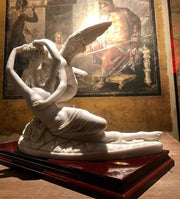 Amore e Psiche Statua in marmo base in legno altezza 34 cm-Museum Shop Italy