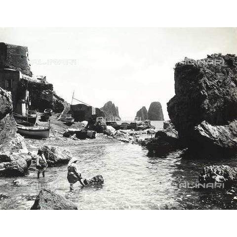 Capri Marina Piccola Alinari Photographic Print - Museum-Shop.it