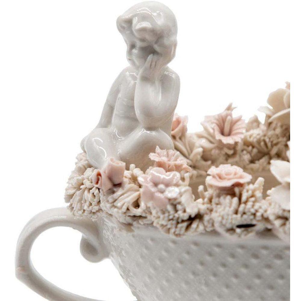 Taza de porcelana de Capodimonte con flores y ángeles - Museum-shop.it