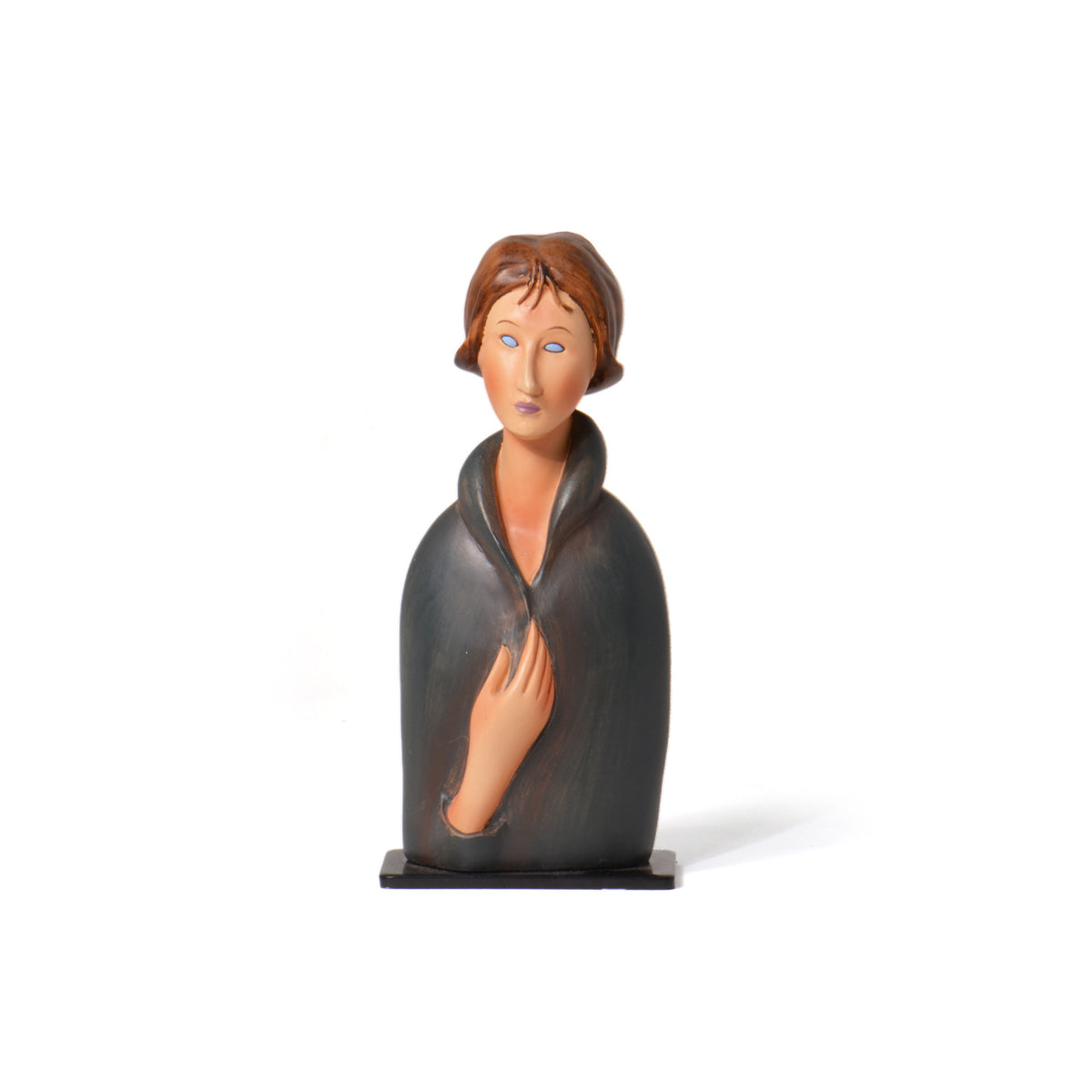 Scultura in resina della Donna dagli Occhi Blu, con mantello scuro, vista frontale