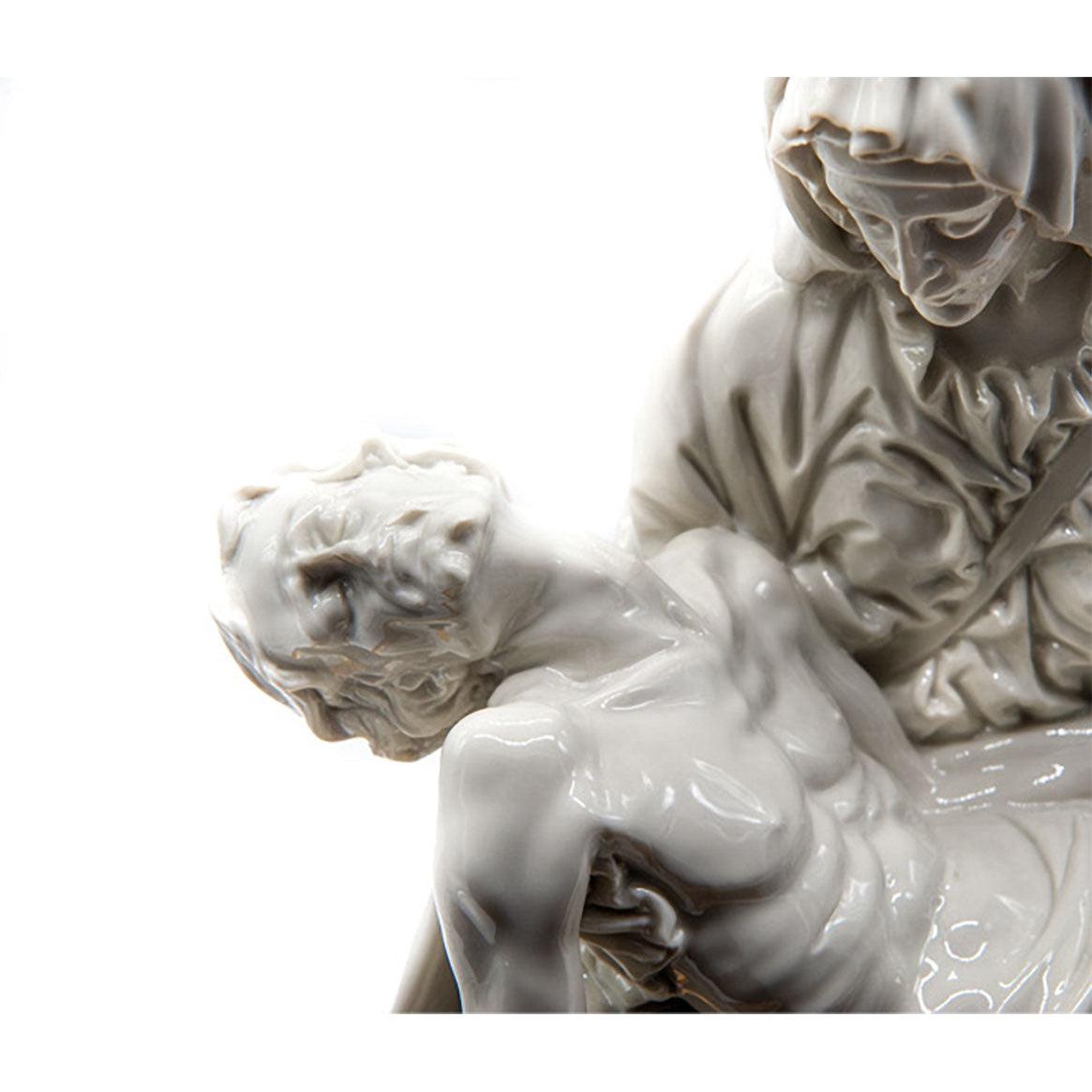 Pietà de Michel-Ange - Statue en porcelaine brillante de Capodimonte avec cloche en verre