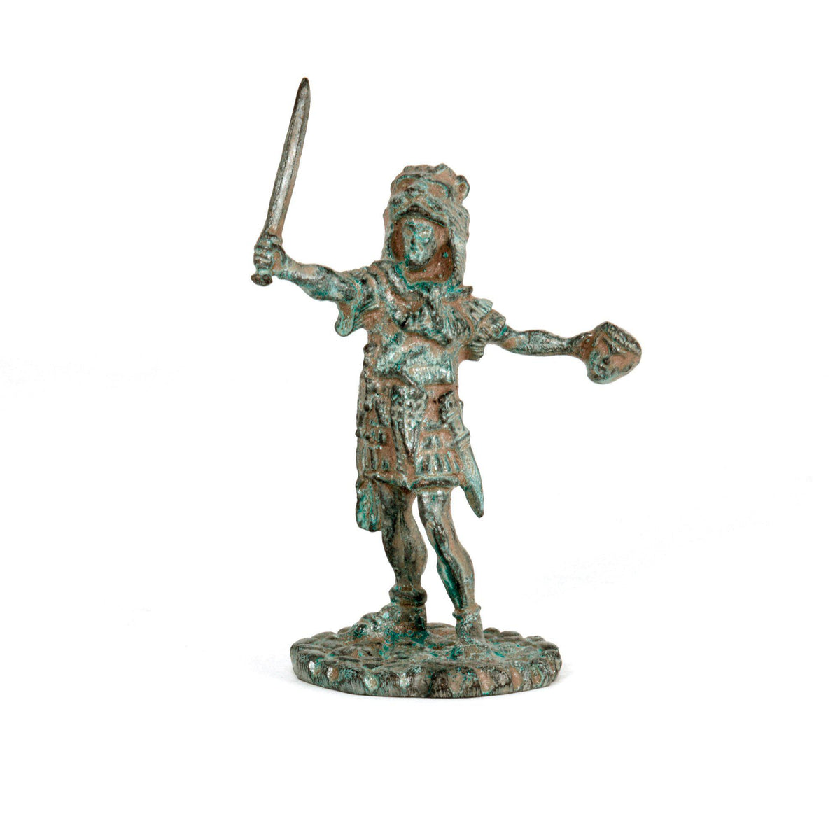 Combattente romano signifero in bronzo con spada alzata, visto frontalmente su fondo bianco