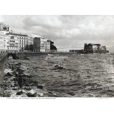 Naples, via Partenope Castel dell'ovo, Photographic print, Alinari - Museum-Shop.it