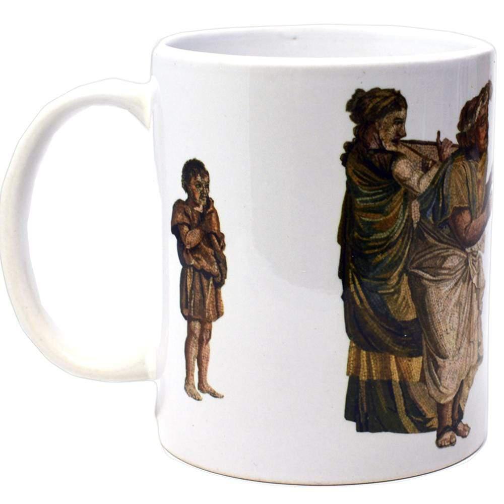 Tazza bianca in ceramica decorata con i Musici Ambulanti, su fondo bianco